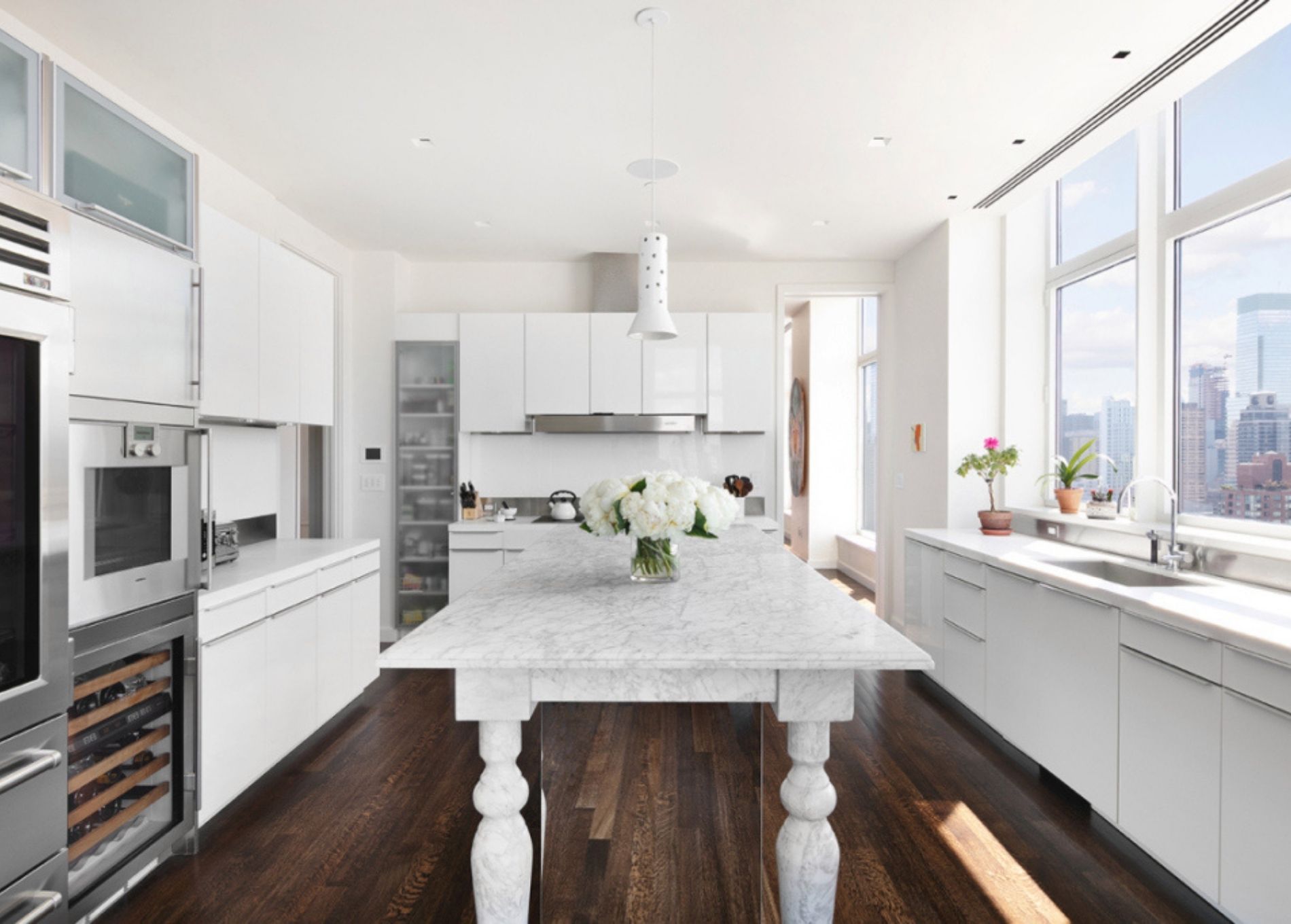 jennifer_lawrence_home_kitchen.jpg