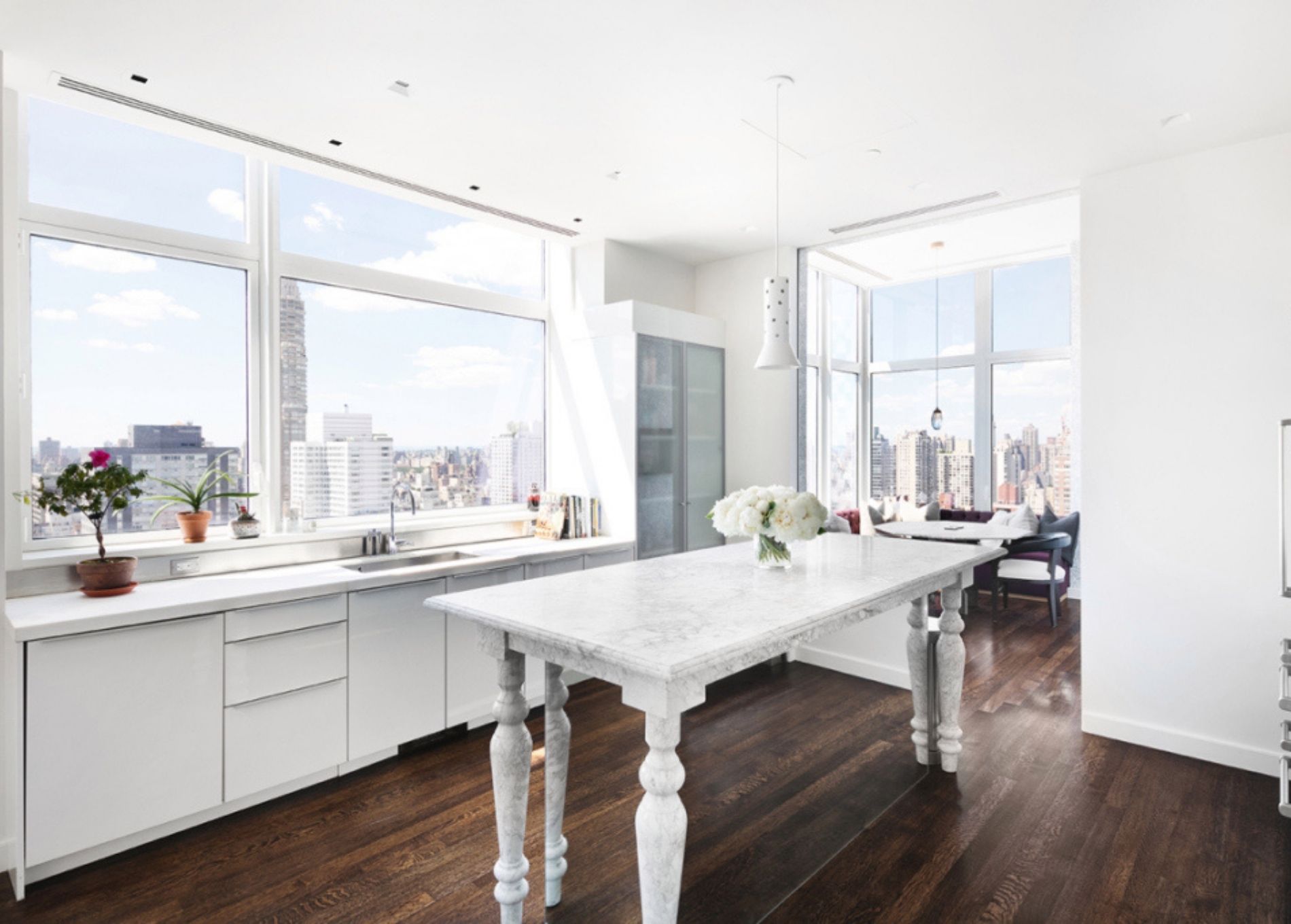 jennifer_lawrence_home_kitchen_table.jpg