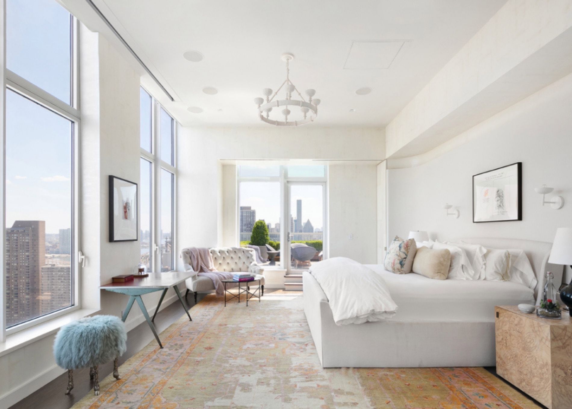 jennifer_lawrence_home_main_bedroom.jpg