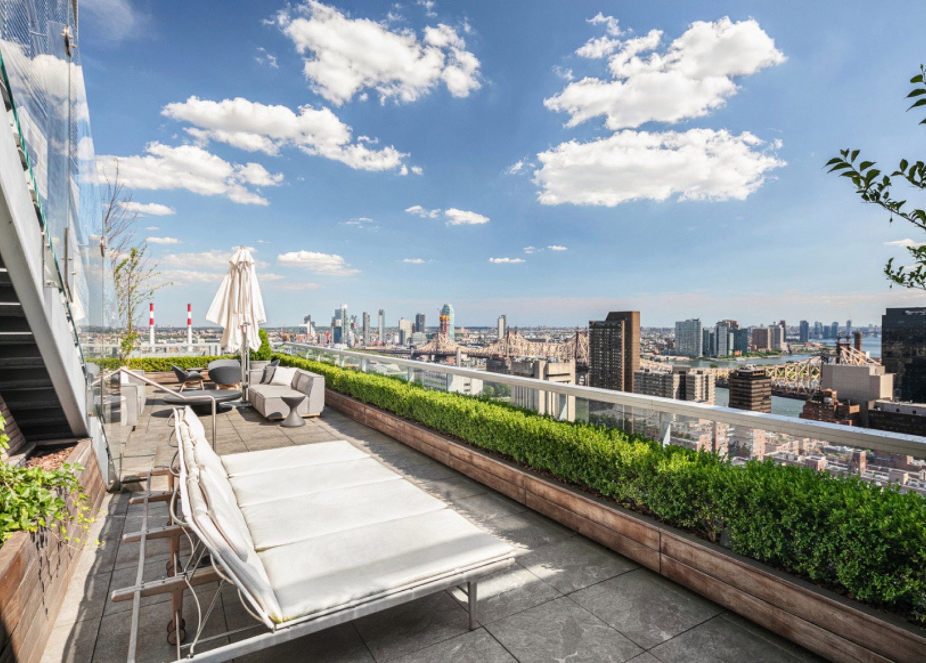 jennifer_lawrence_home_terrace.jpg