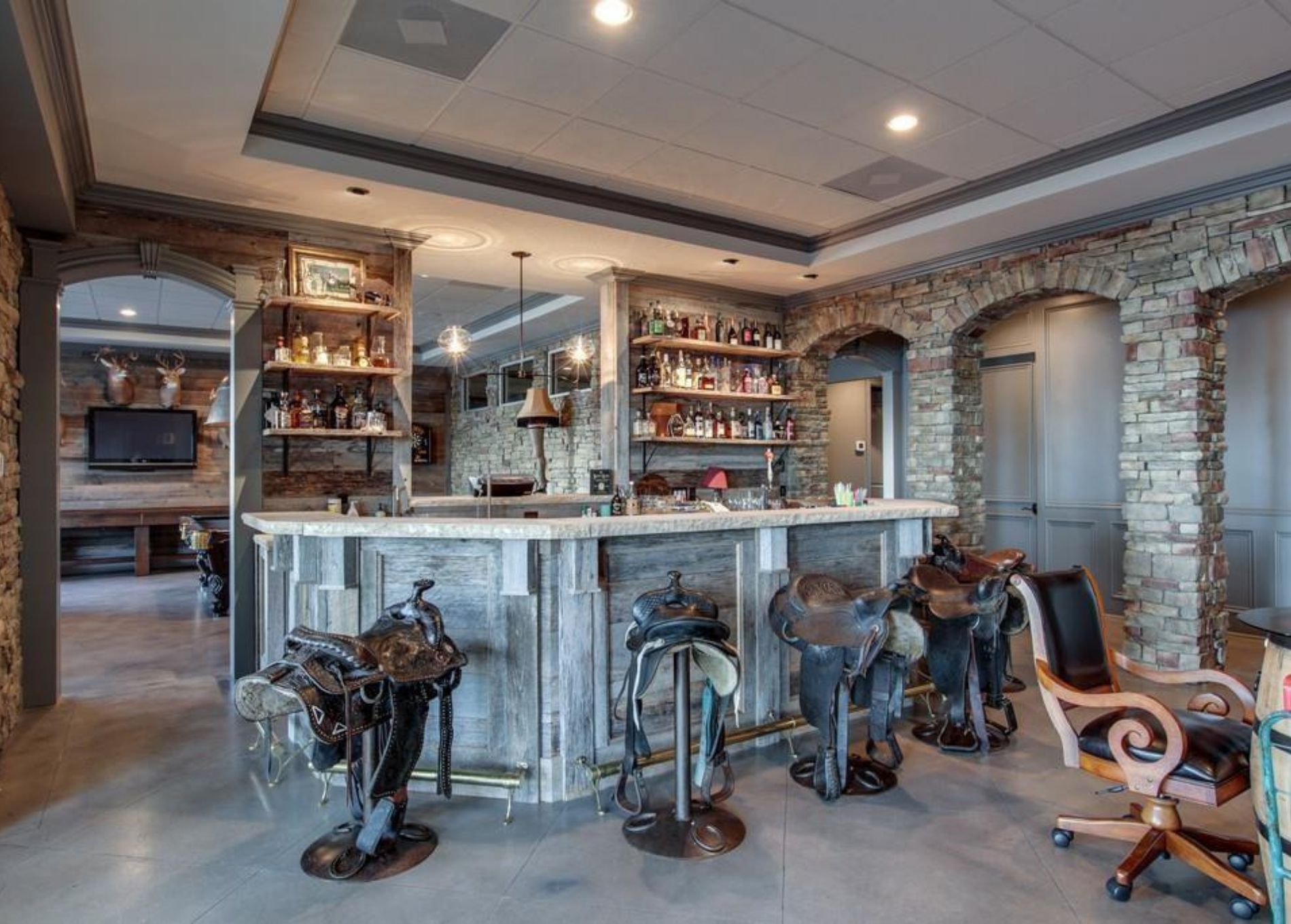 kelly_clarkson_home_bar.jpg