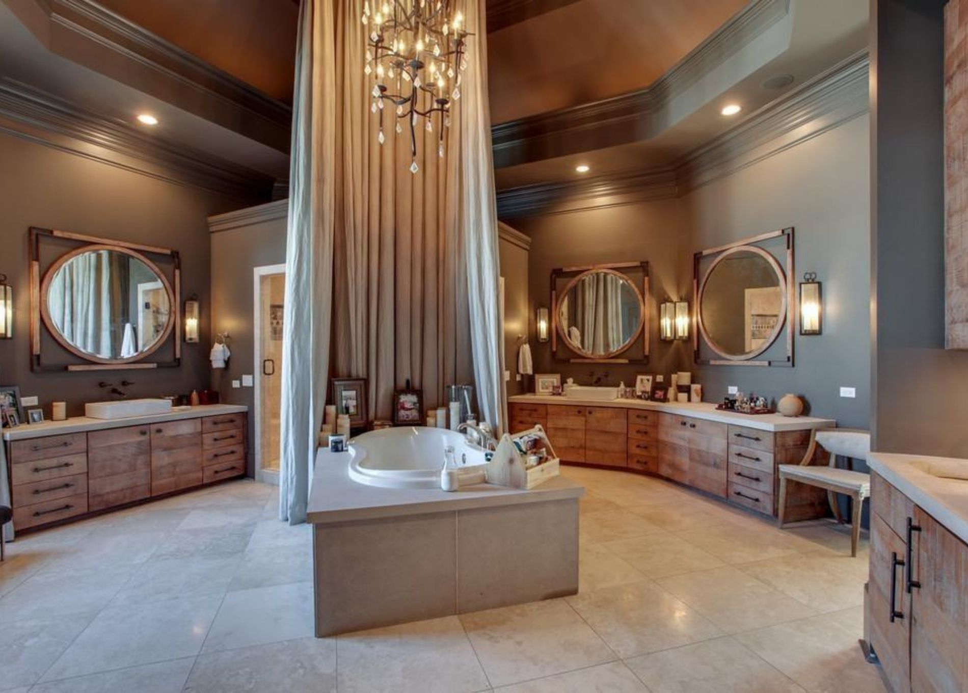 kelly_clarkson_home_bathroom.jpg