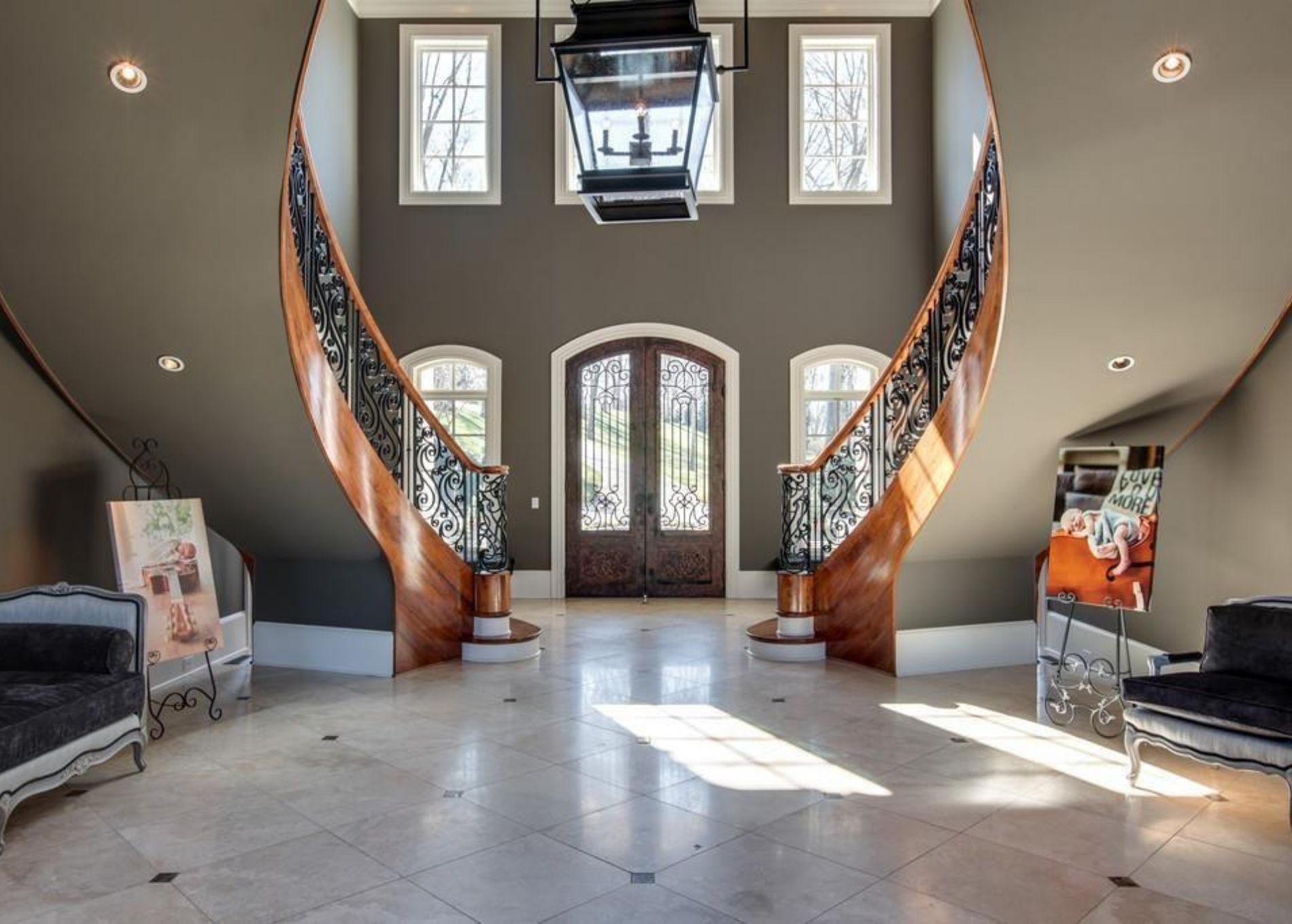 kelly_clarkson_home_foyer.jpg