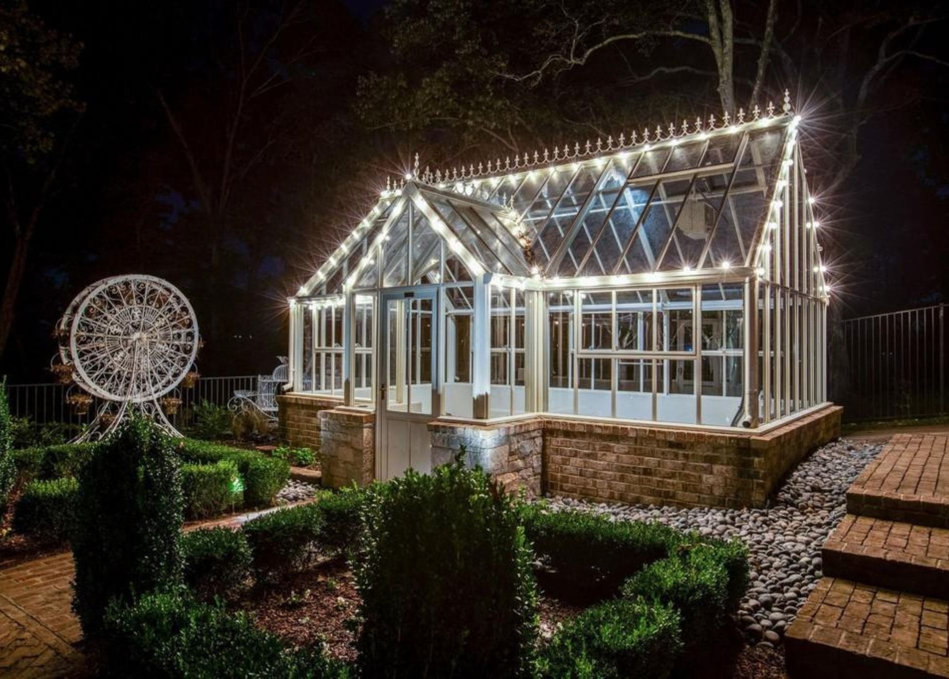 kelly_clarkson_home_gazebo.jpg
