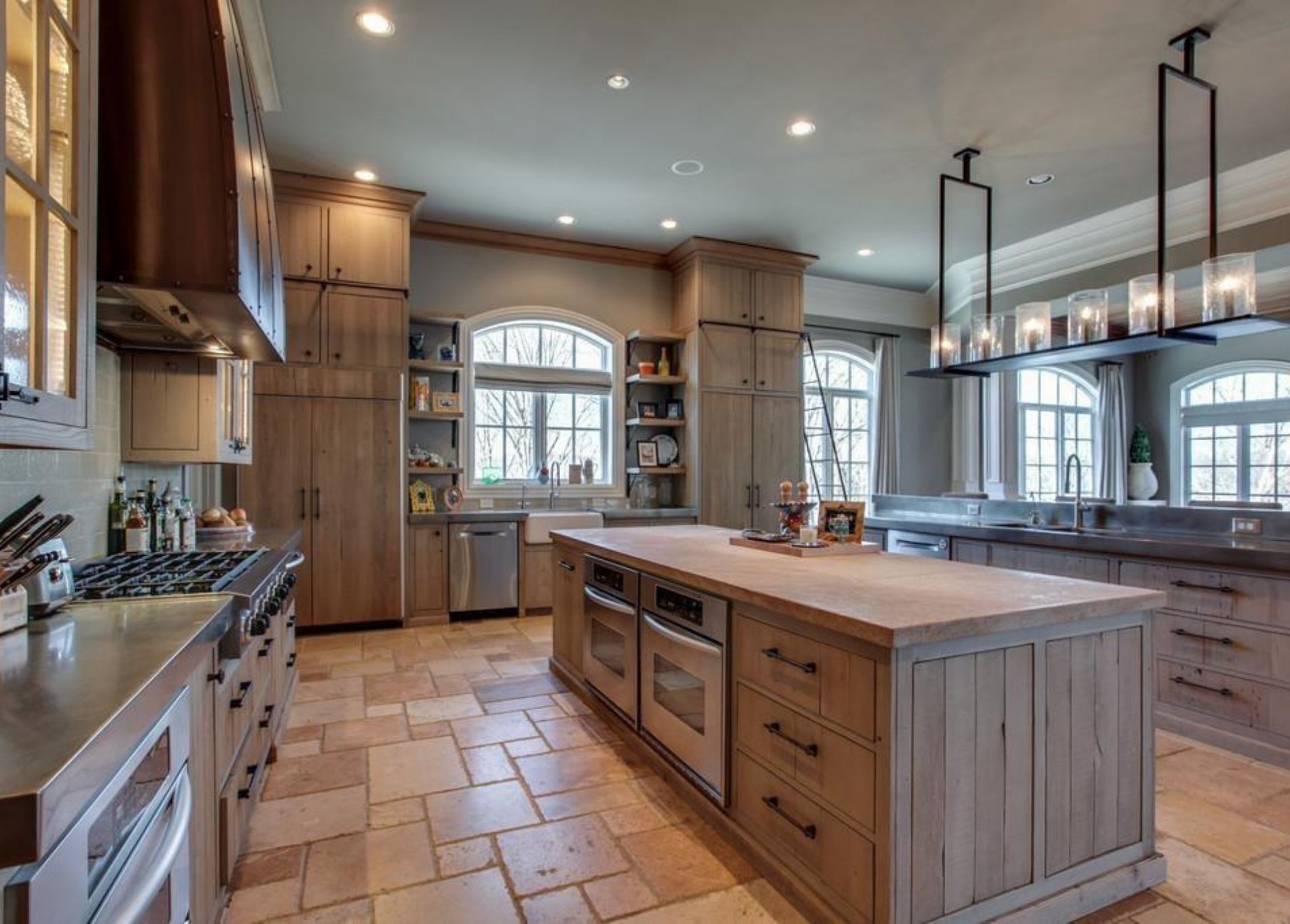 kelly_clarkson_home_kitchen__1.jpg