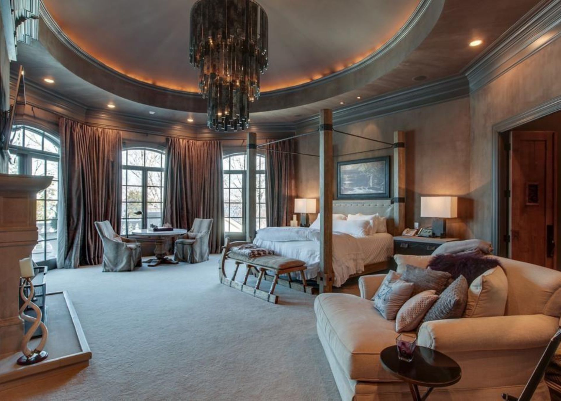 kelly_clarkson_home_master_bedroom.jpg