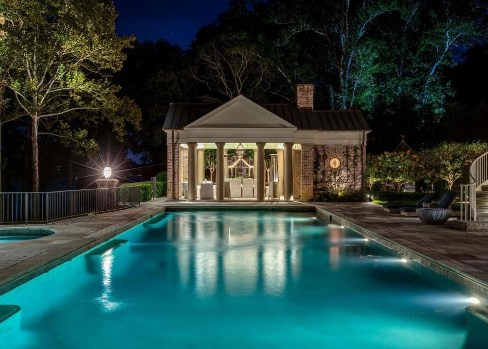kelly_clarkson_home_pool_dark.jpg