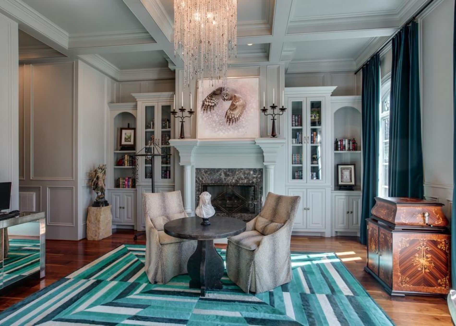 kelly_clarkson_home_seating_room.jpg