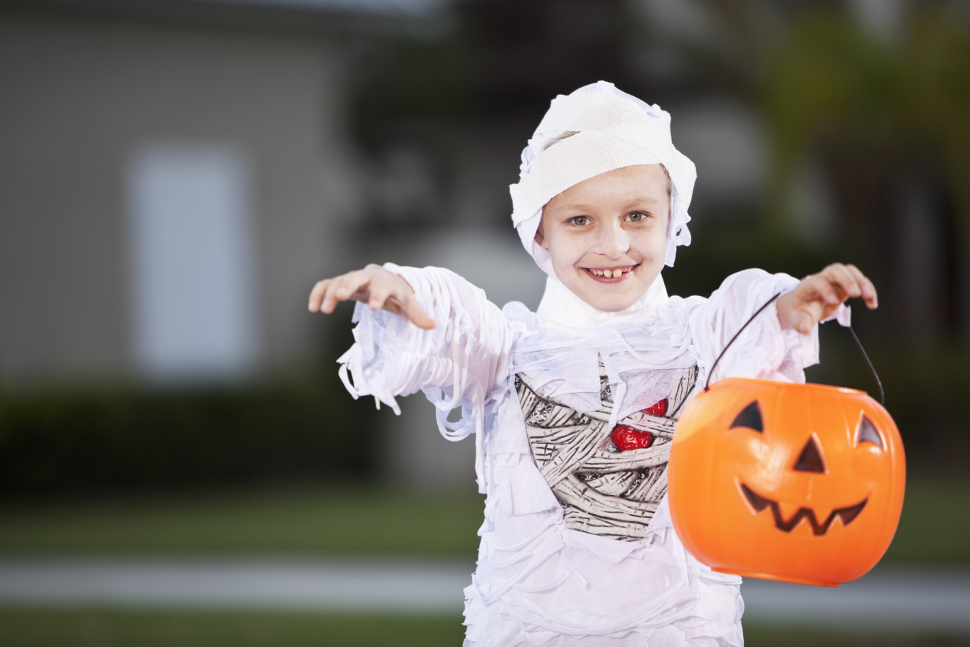 kids_mummy_costume_game.jpg