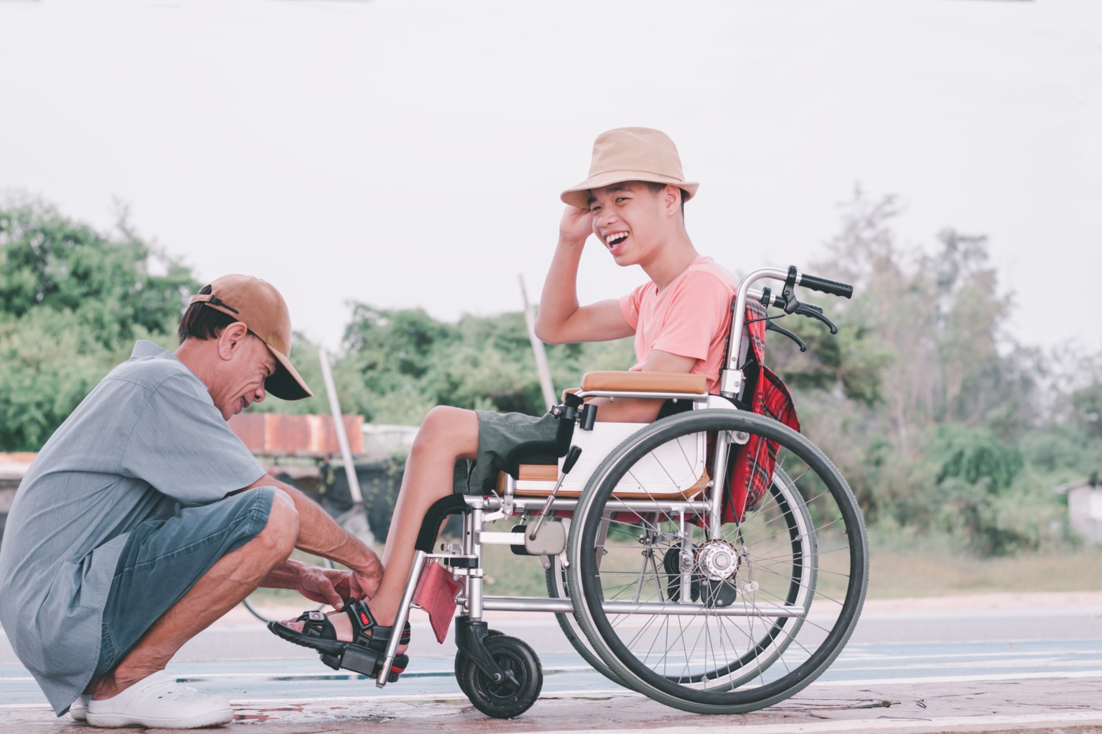 lifestyle-in-the-education-age-of-disabled-children-happy-disabled-kid-concept-parent-wheelchair_t20_Wgo7d4.jpg