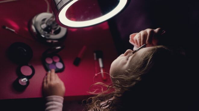 girl putting on makeup