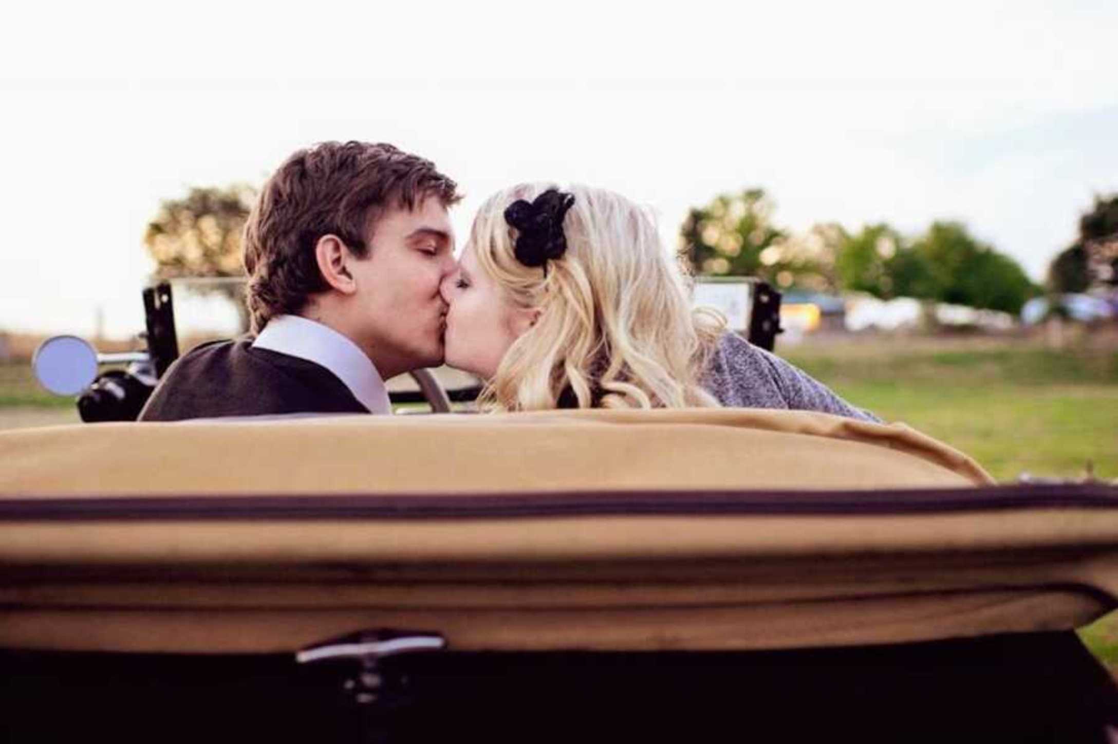 man-and-woman-kiss-in-car-900x599-1.jpg