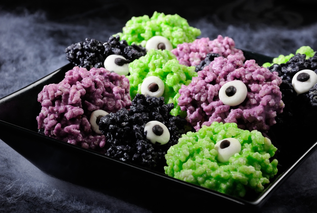 monsters-eye-balls-made-from-marshmallows-rice-krispies-bites-crispy-bite-balls-these-are-delicious_t20_4b88WX__1.jpg