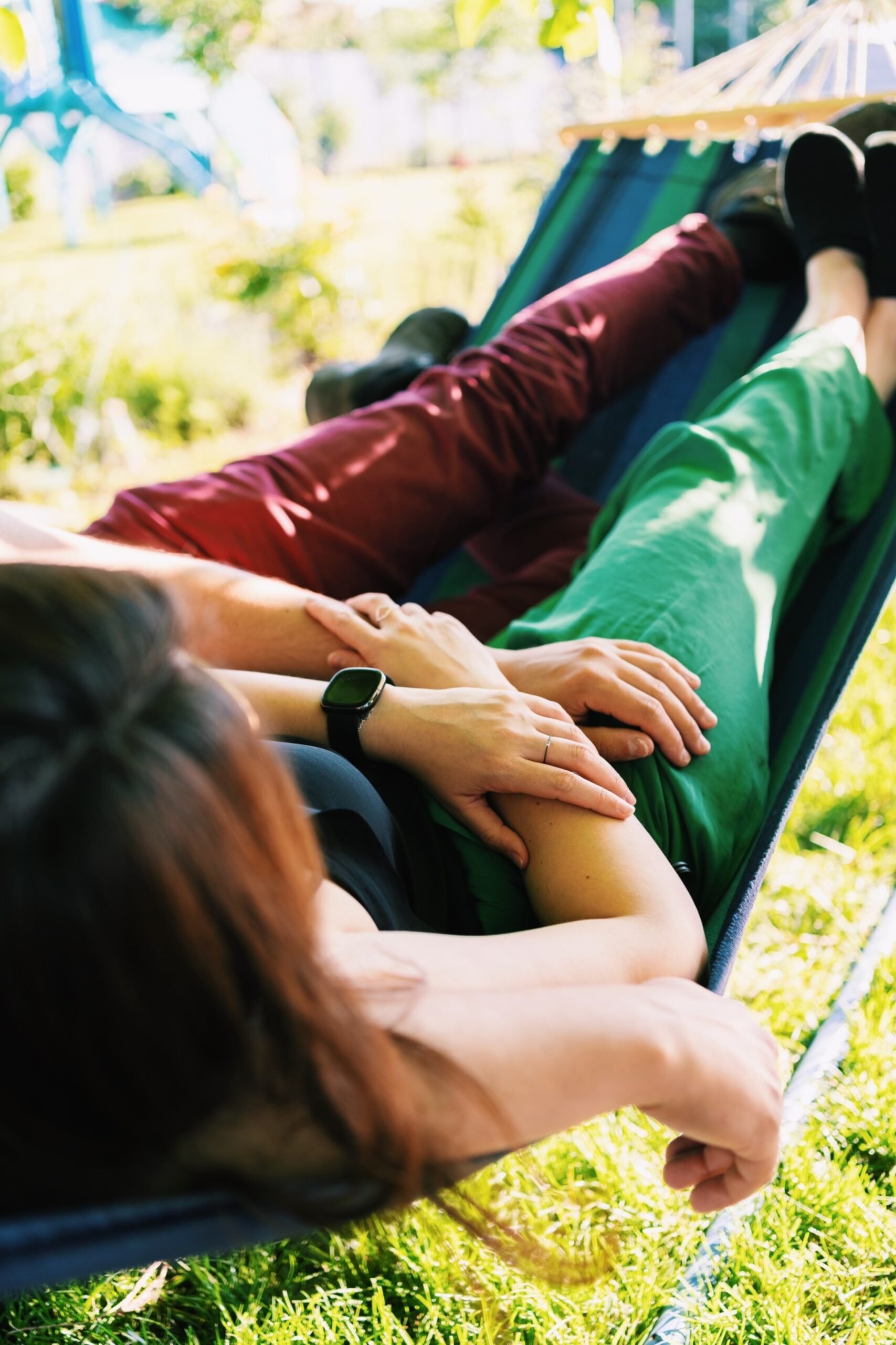 nature-couple-backyard-hands-hammock-affection-touch-relationship-cuddling-smart-watch_t20_YNlwQ4.jpg