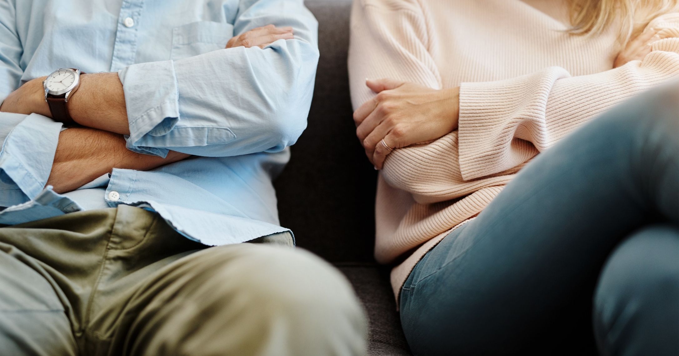 parents-divorce-arms-crossed