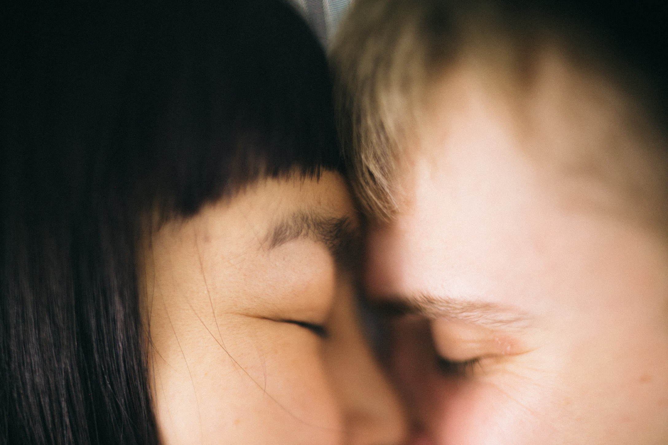 people-couple-love-romance-fun-morning-smile-kiss-loves-lovestory_t20_7J80yO.jpg