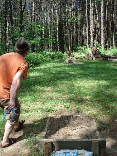 horseshoes backyard pits