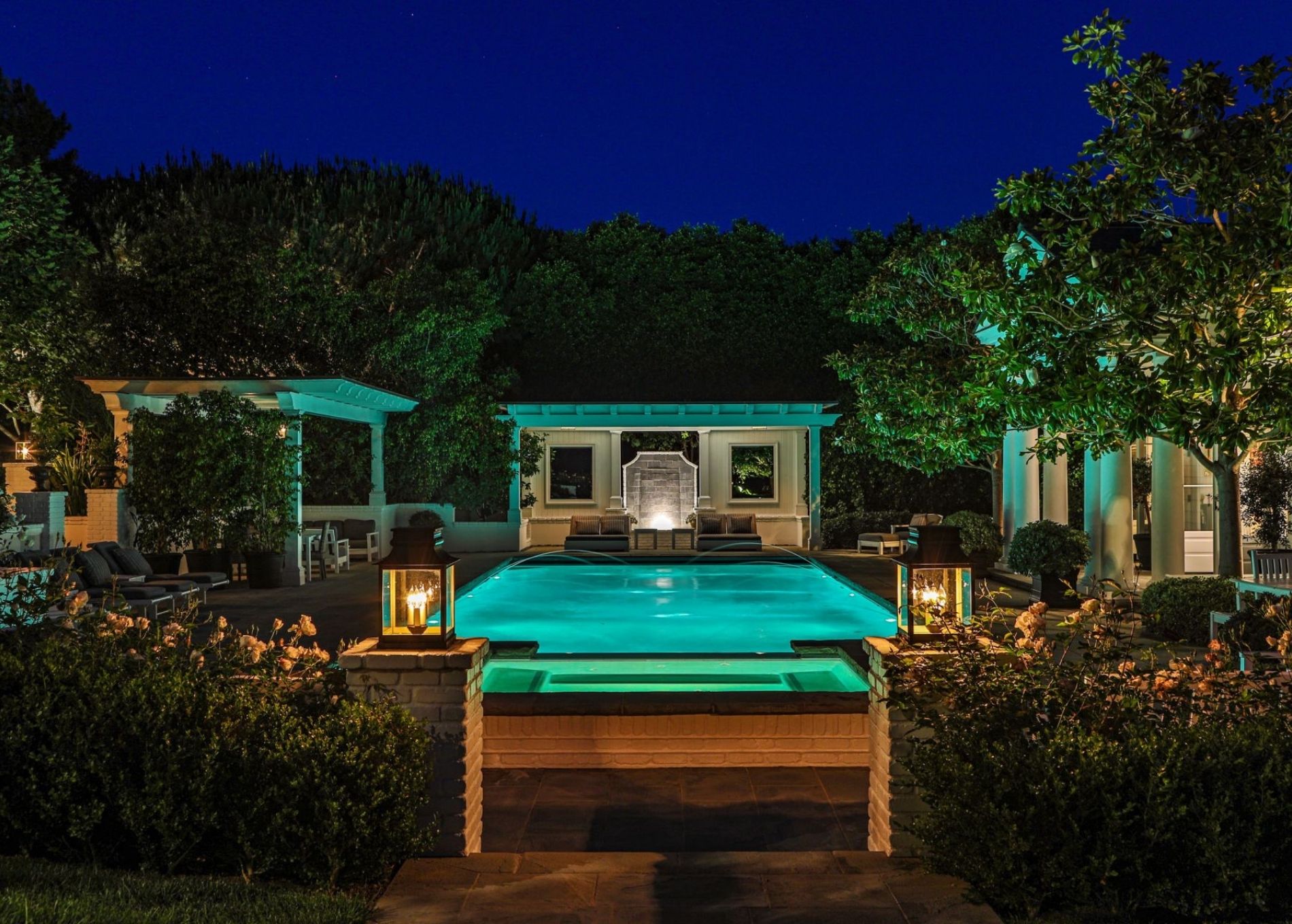 rob_lowe_home_dark_backyard.jpg