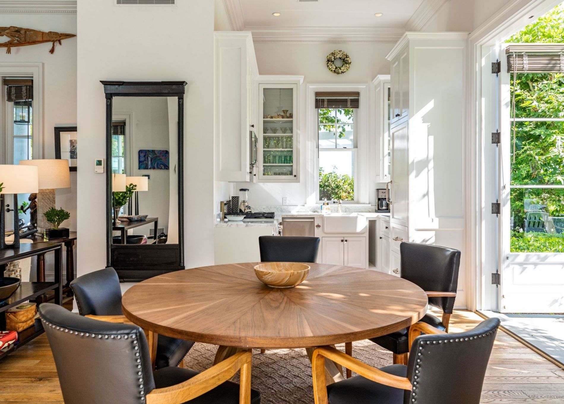 rob_lowe_home_kitchen_nook.jpg