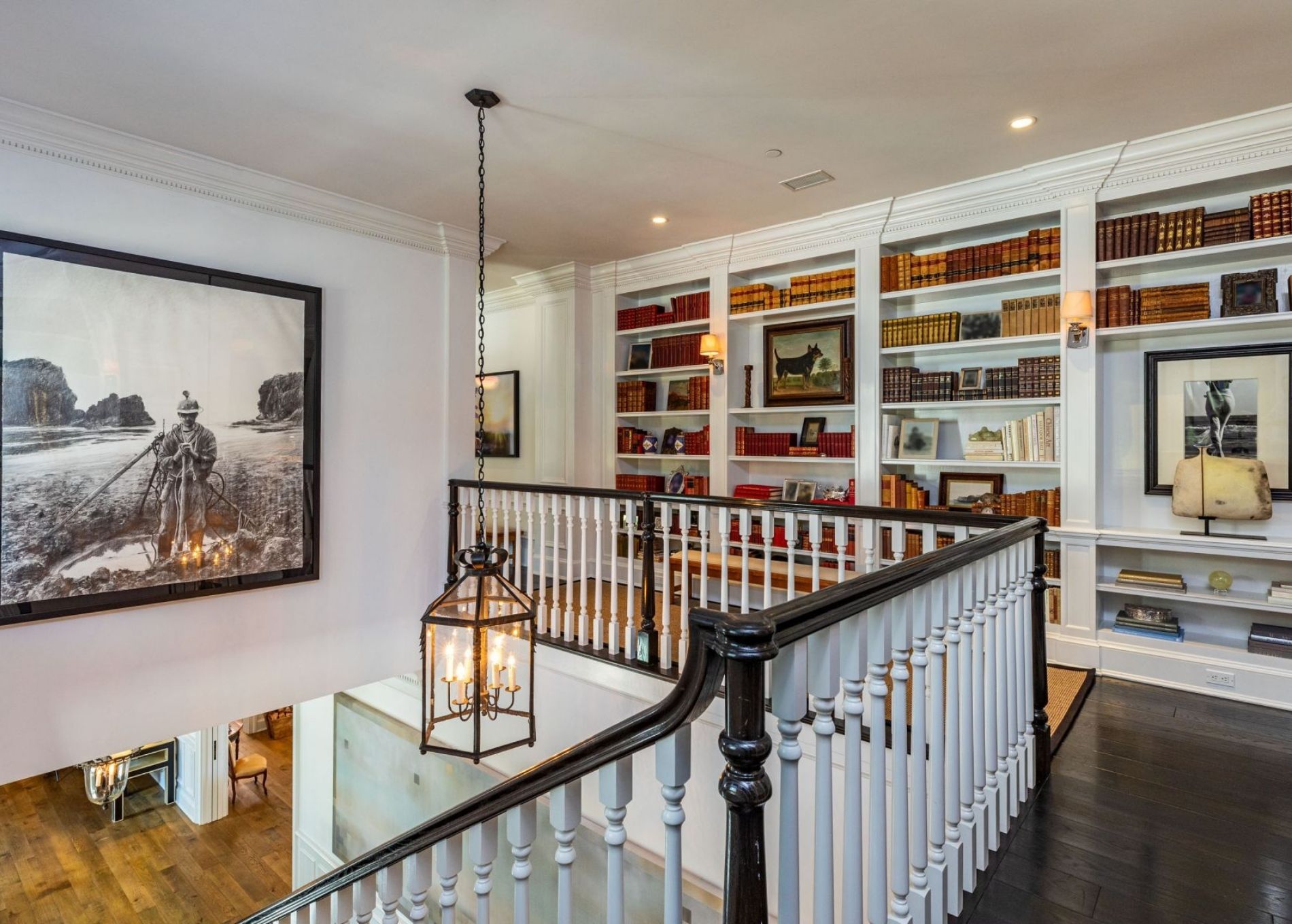 rob_lowe_home_upstairs_hall.jpg