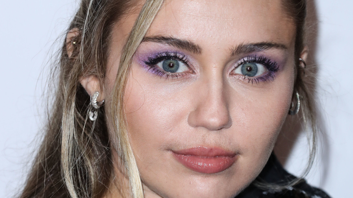 Miley Cyrus Has A Mullet And Let Her Mom Cut Her Hair