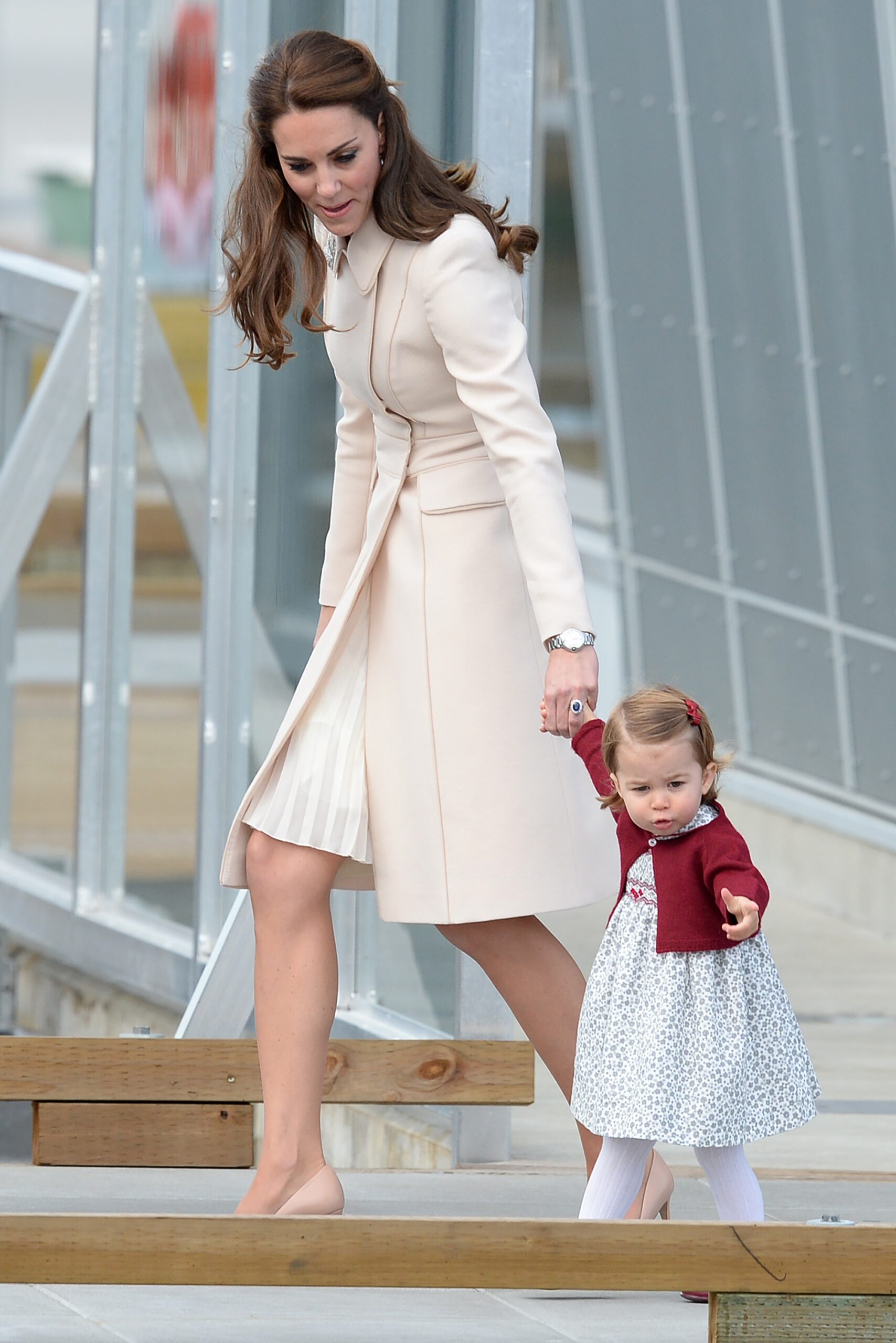 The Cambridge Family depart Canada