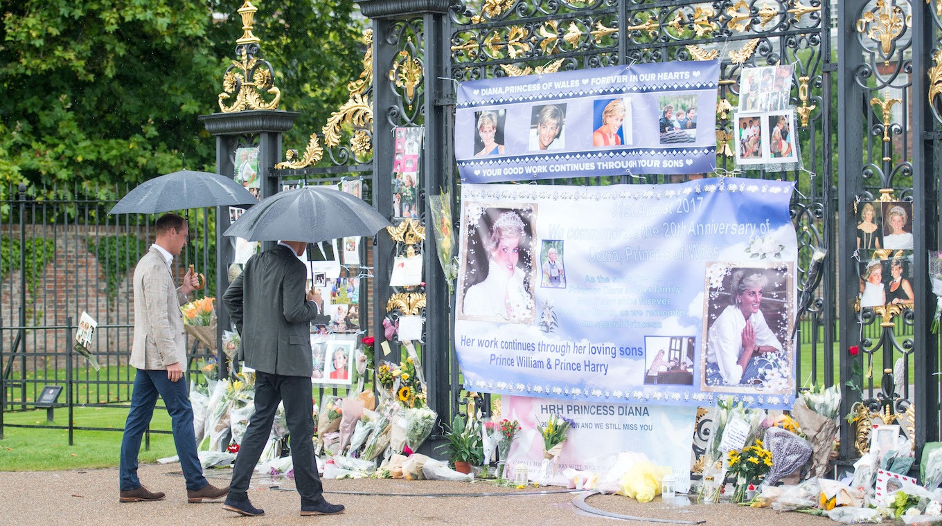 The Duke And Duchess Of Cambridge And Prince Harry Visit The White Garden In Kensington Palace