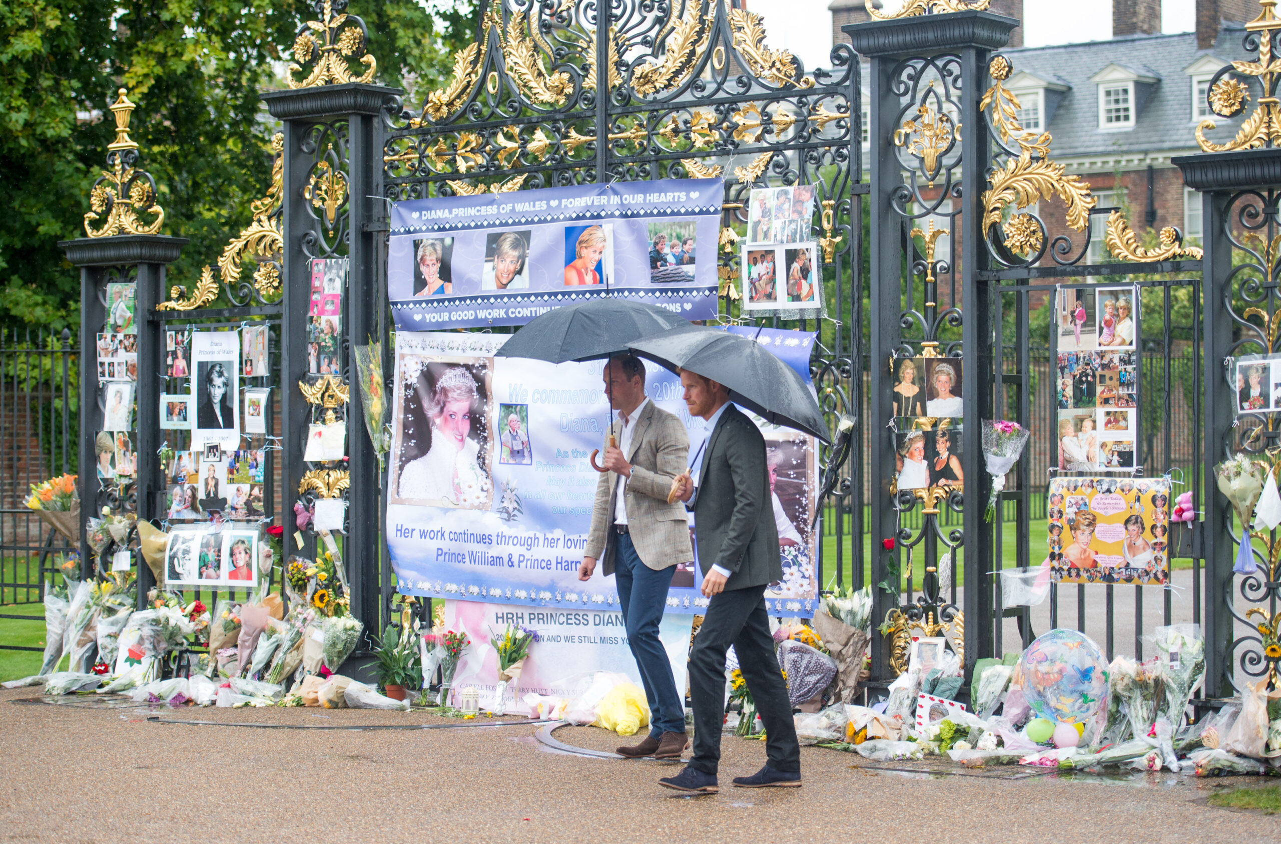 The Duke And Duchess Of Cambridge And Prince Harry Visit The White Garden In Kensington Palace