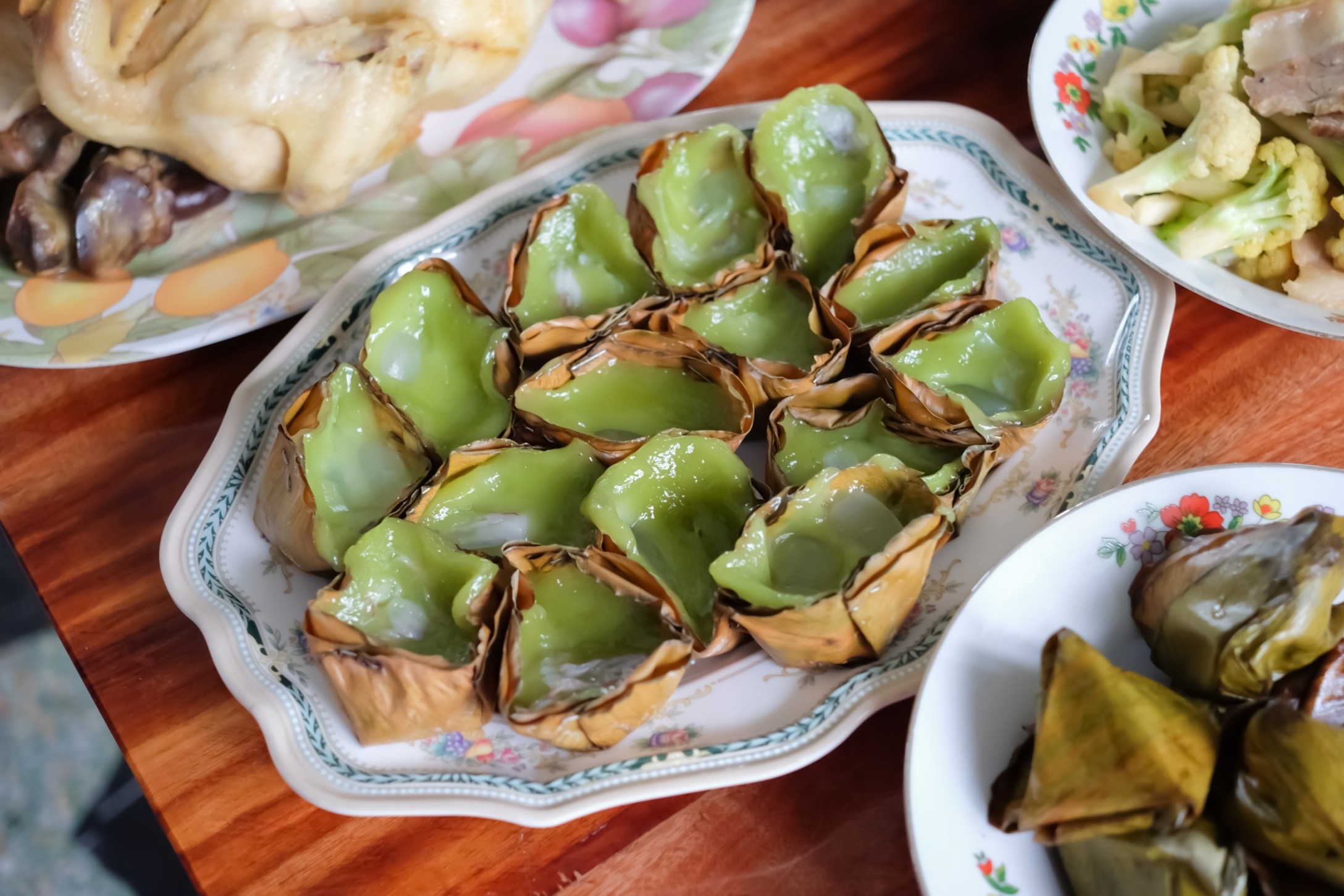 sticky-rice-cake-or-nian-gao-for-pay-respect-to-ancestor-chinese-new-year-and-qingming-festival_t20_QKpEVE.jpg