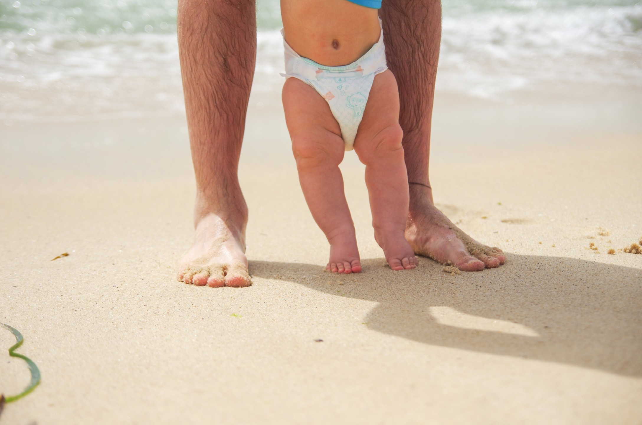 sun-sea-sand-vacation-baby-family-relax-father-dad_t20_ZJKNWj.jpg