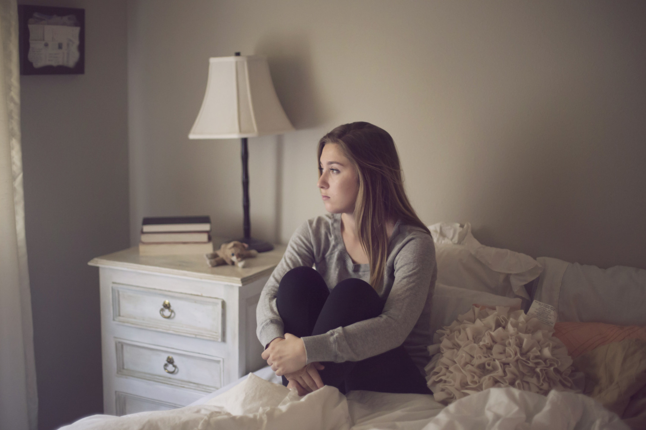 teenage-girl-reflection-picture-of-taylor-while-recovering-from-post-concussion-syndrome_t20_YXkGa1.jpg