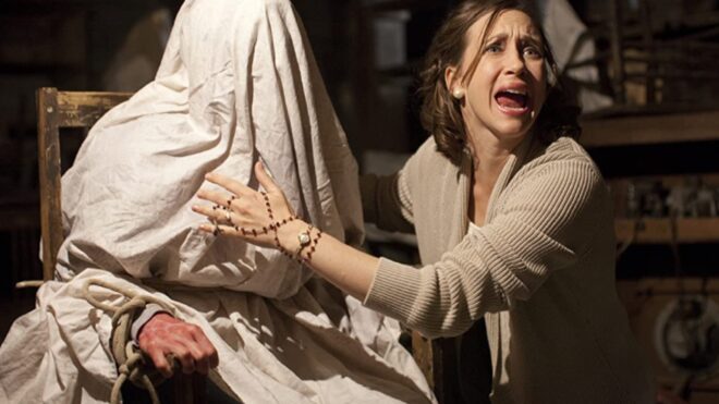 Lili Taylor and Vera Farmiga in The Conjuring (2013)