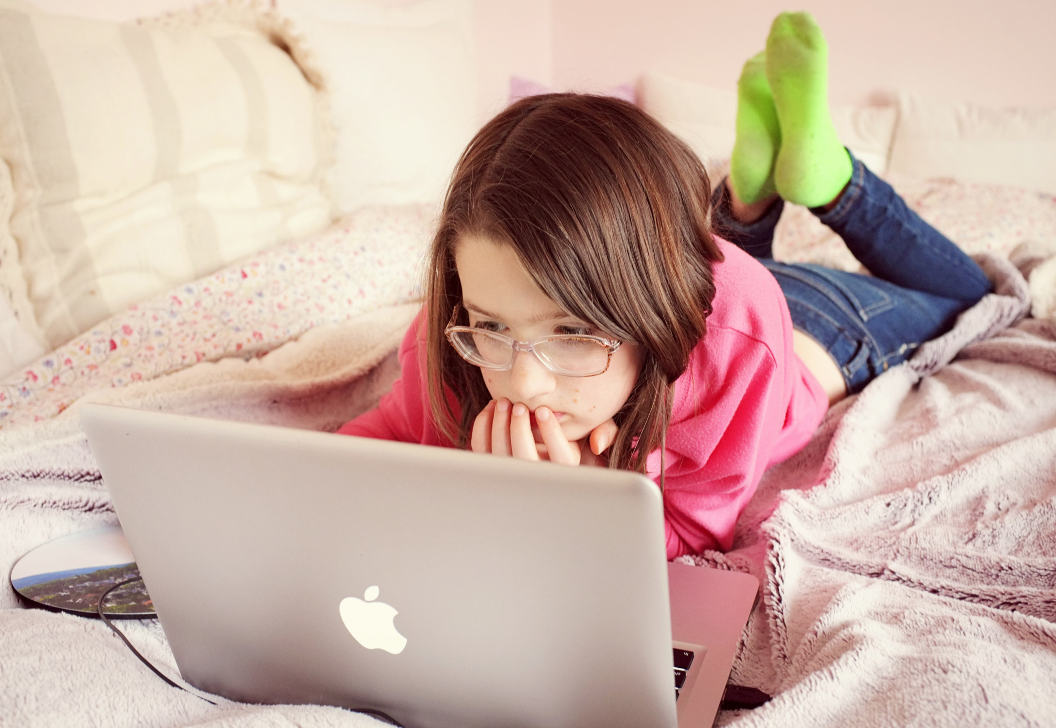 tween-using-a-computer
