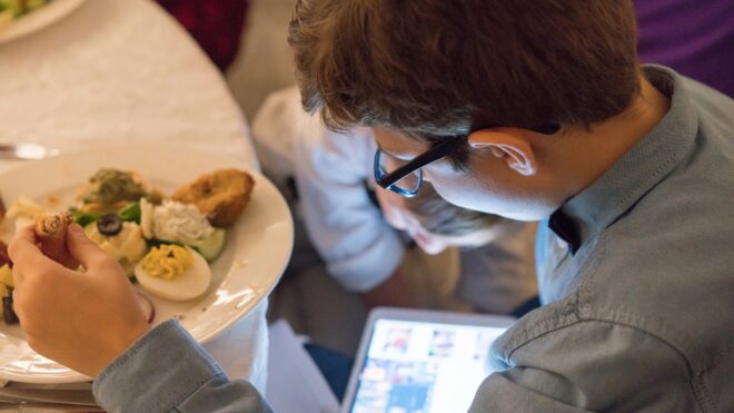 Distracting screens during wedding