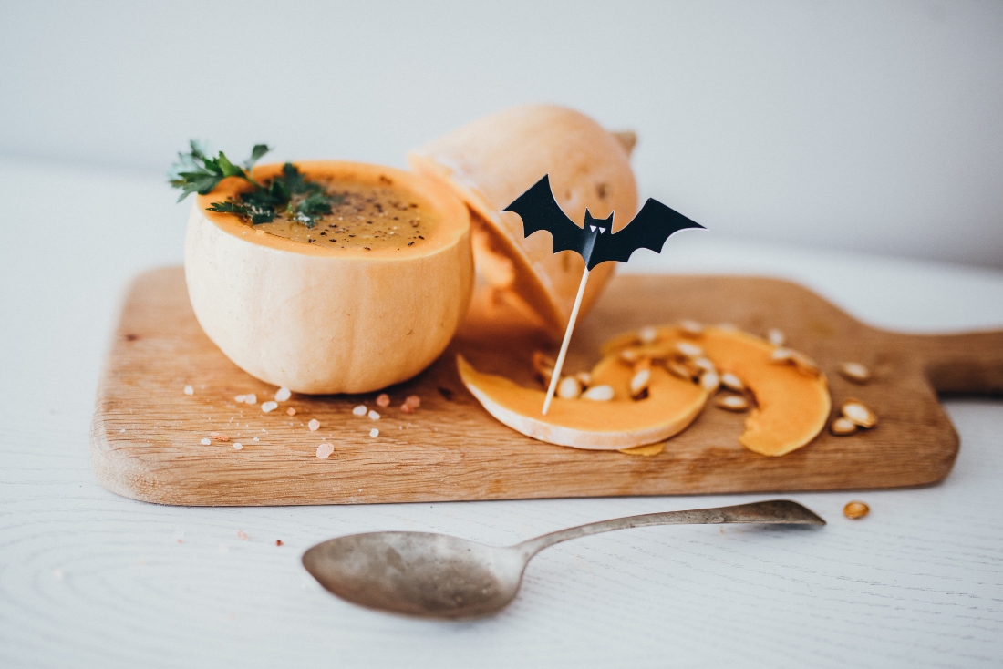 winter-food-autumn-pumpkin-halloween-soup-spoon-fall-bat-october_t20_pxzxGk__1.jpg