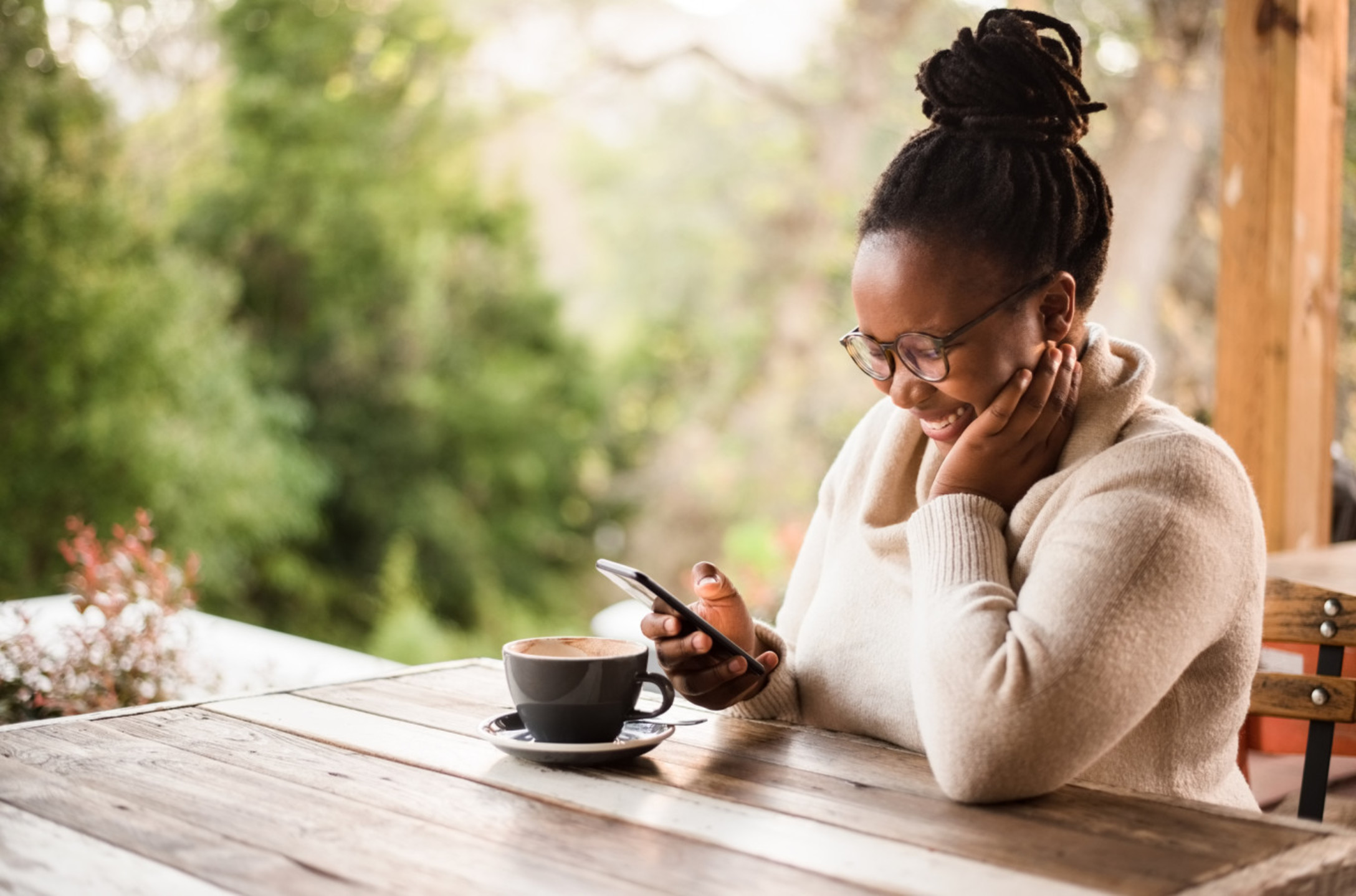 woman_in_coffe_shop-1.jpg