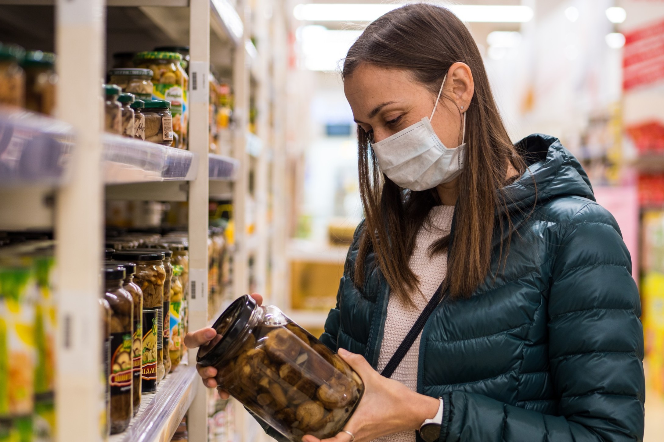 young-woman-in-medical-mask-is-selecting-a-canned-food-at-supermarket-virus-epidemic-concept_t20_mLKWPd.jpg