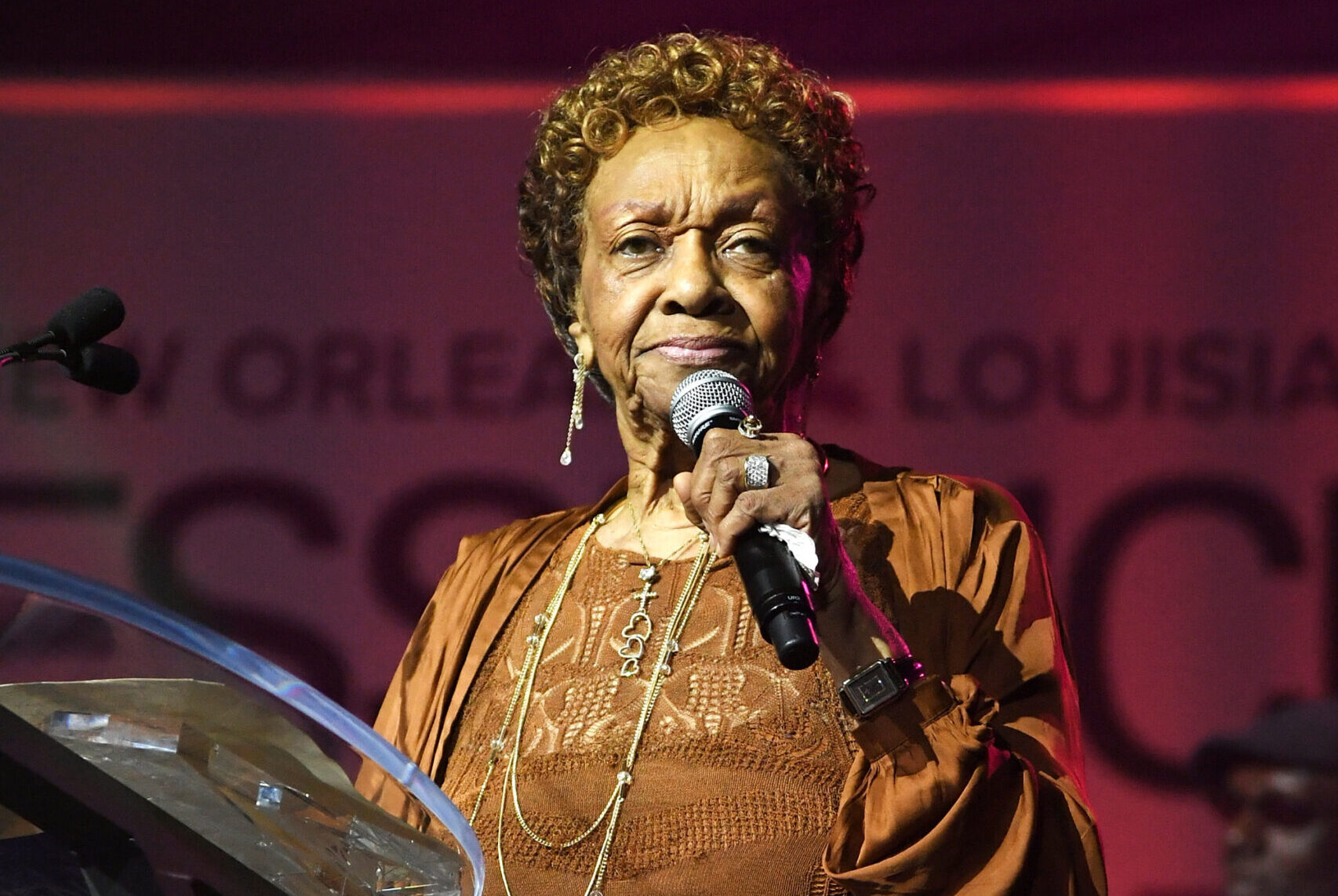Cissy Houston, Gospel Singer & Mother of Whitney Houston, Dies at 91 Gospel Singer Cissy Houston Dies at 91