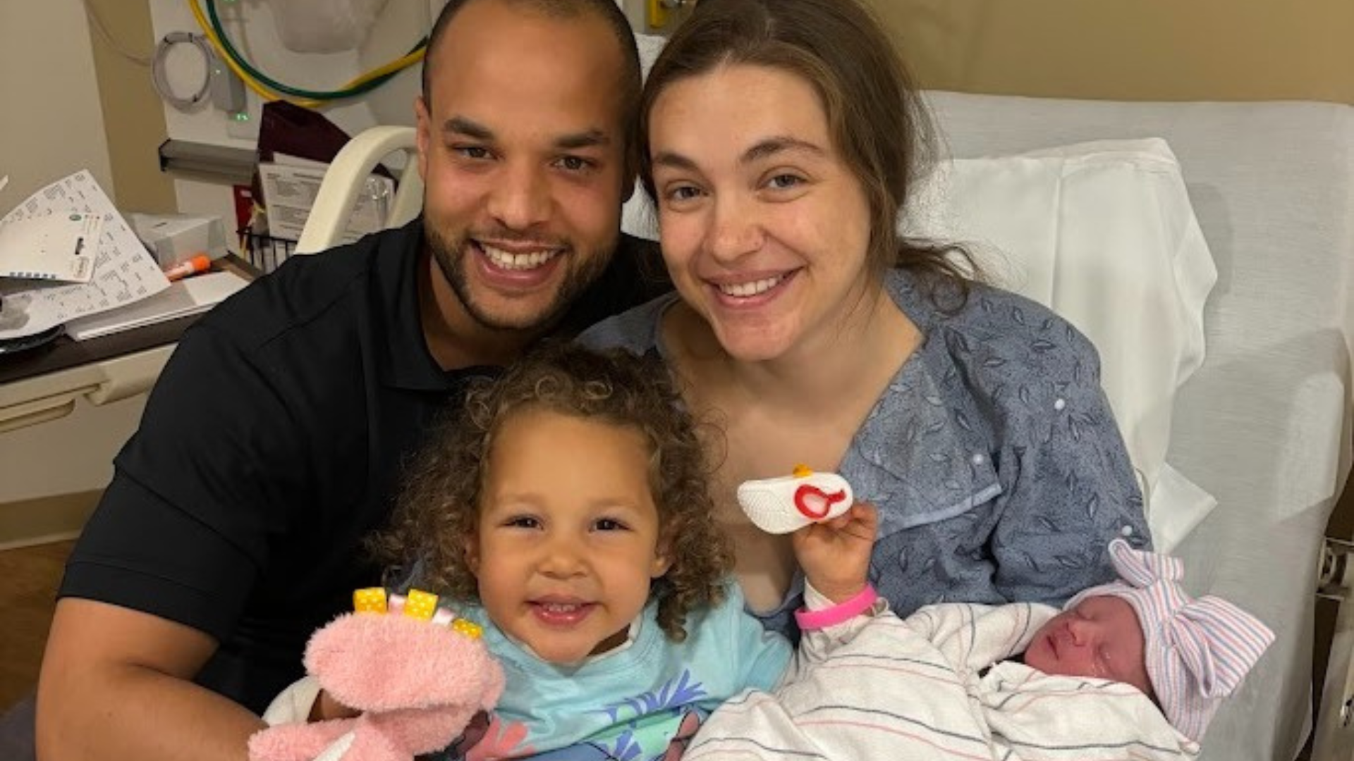 Tori Hildreth, her husband and two daughters