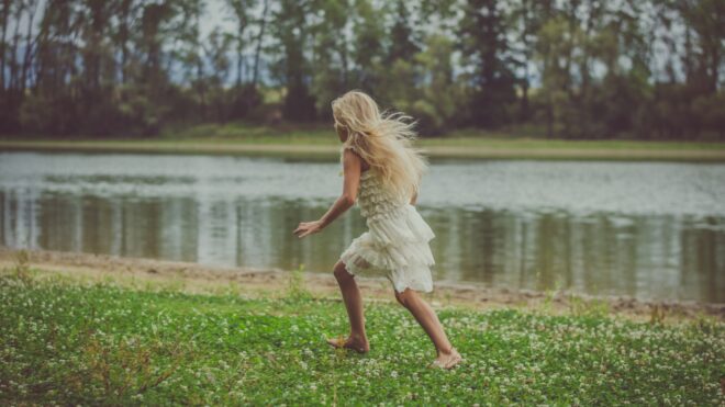 girl dress lake