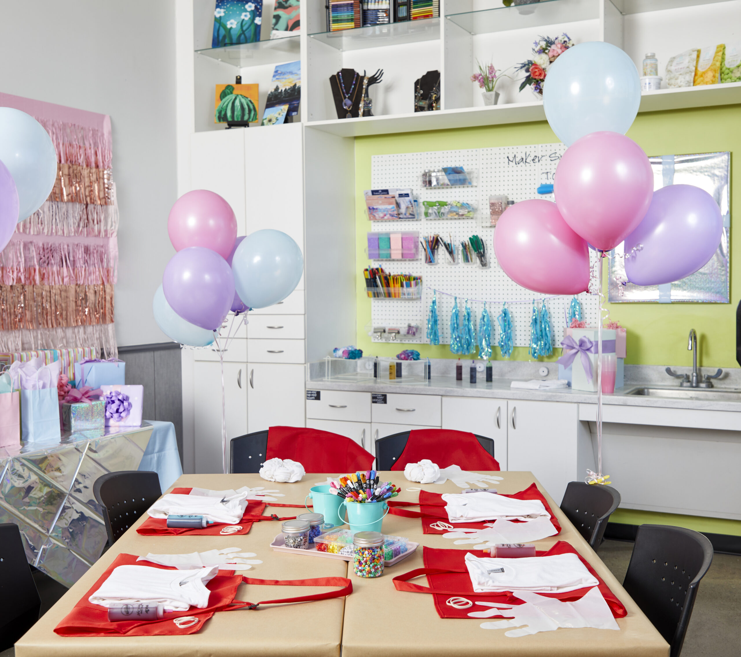 Birthday Parties 2024 - Themes - Birthday Parties 2024 - Theme - Tie-Dye