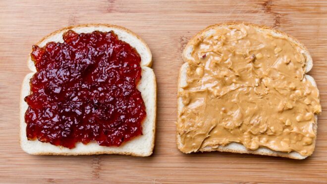 Detroit Mom Makes PB & J During Court Hearing