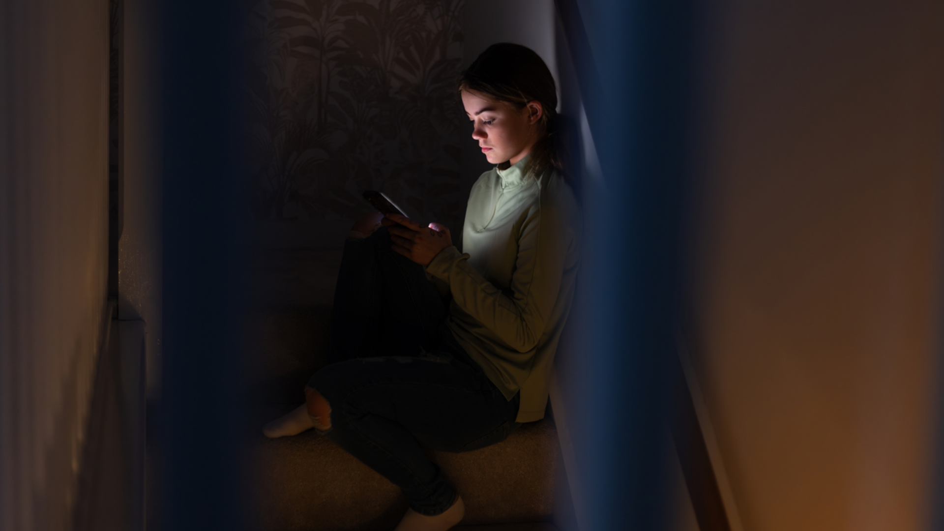 teen girl ipad