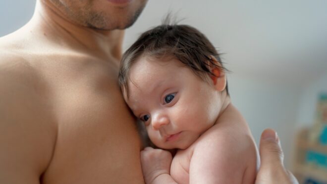 dad does skin to skin contact