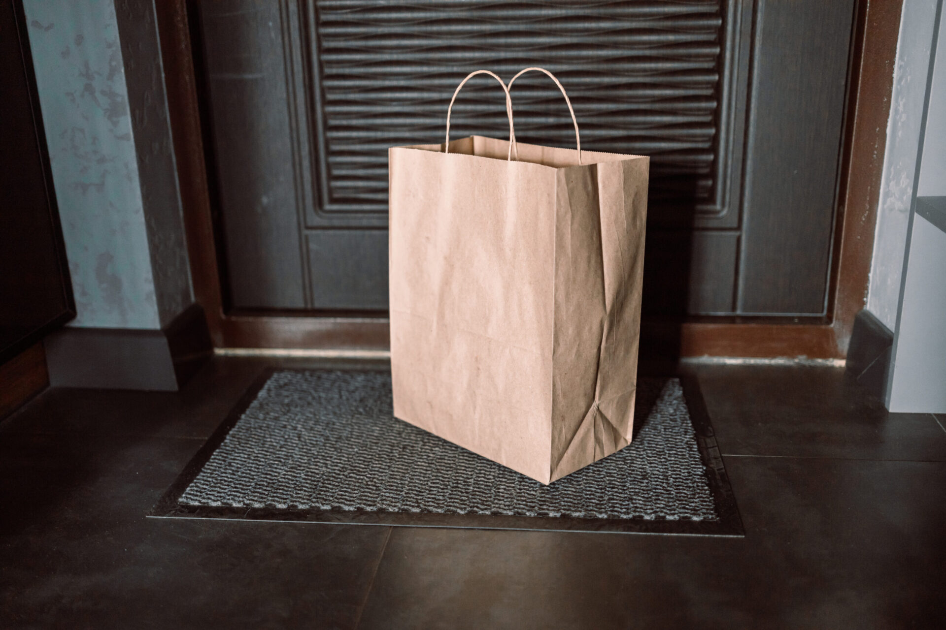 Contactless food delivery