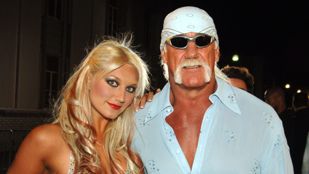 Brooke Hogan Says 'Professionals' Involved With Dad Hulk's Death Claim ...