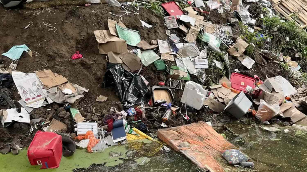 Utah Family Loses Everything When Moving Truck Crashes(02)