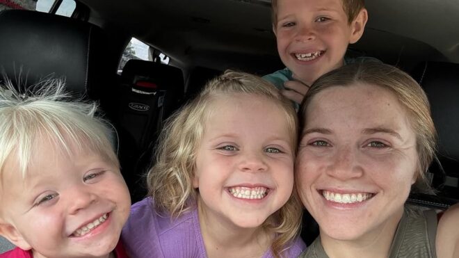 Joy-Anna Duggar with her kids
