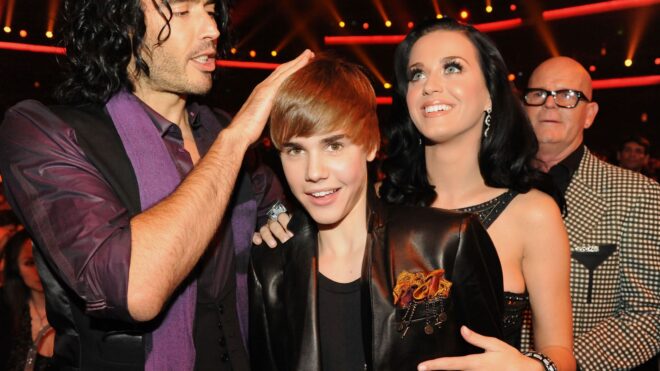 Russell Brand, Justin Bieber and Katy Perry attend the 2010 American Music Awards