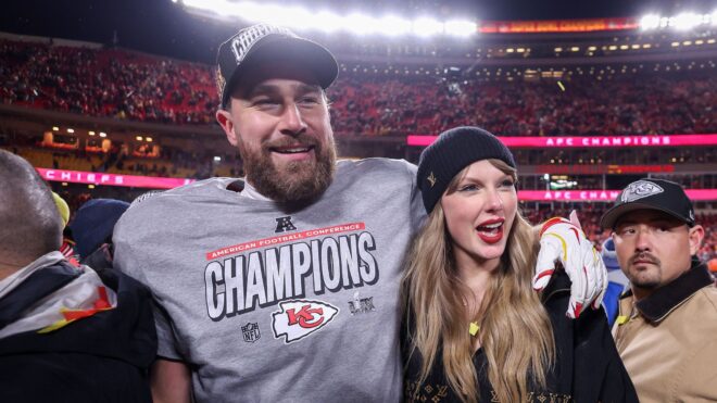 Taylor Swift celebrates with Travis Kelce #87 of the Kansas City Chiefs